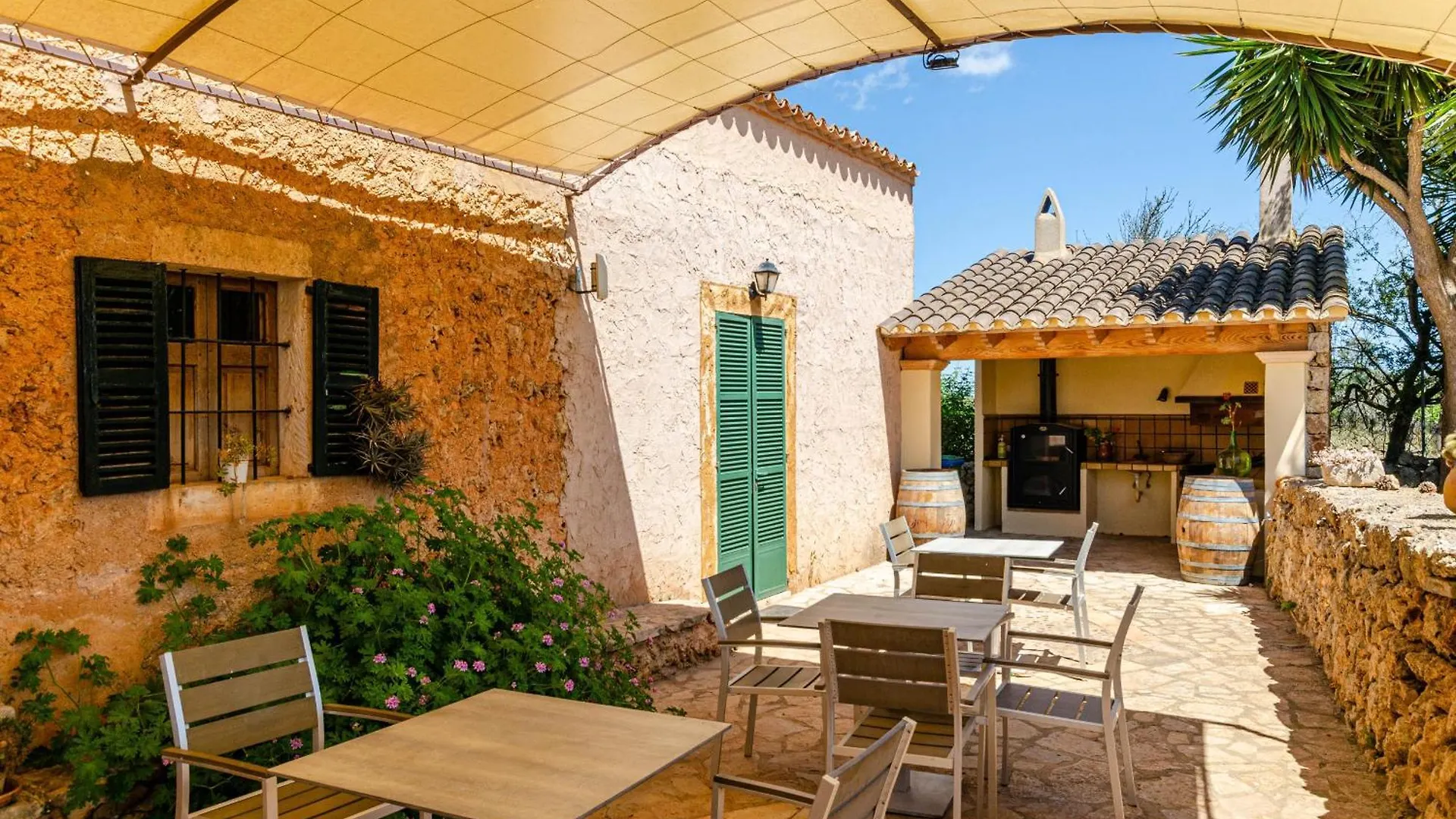 Guest house Yourhouse Agroturismo Can Porreti Sa Rota Lloret de Vistalegre